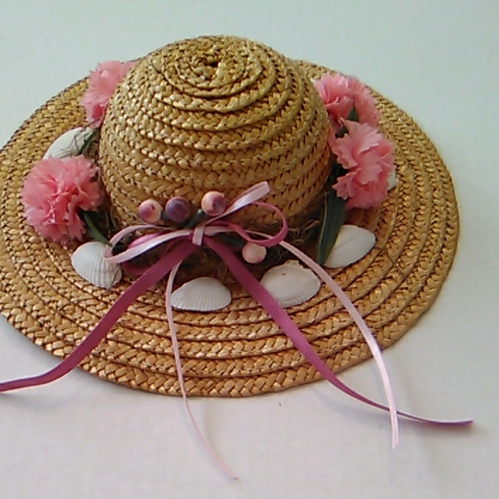 Straw hat decor - Picture 1 of 5